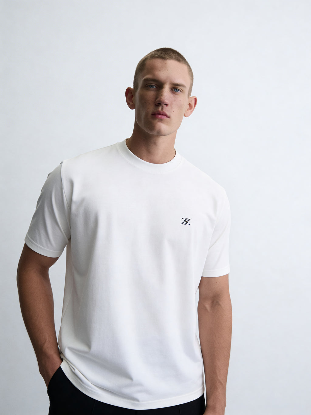 ZZUFAL - MINI LOGO BASIC T-SHIRT WHITE - ZT0010