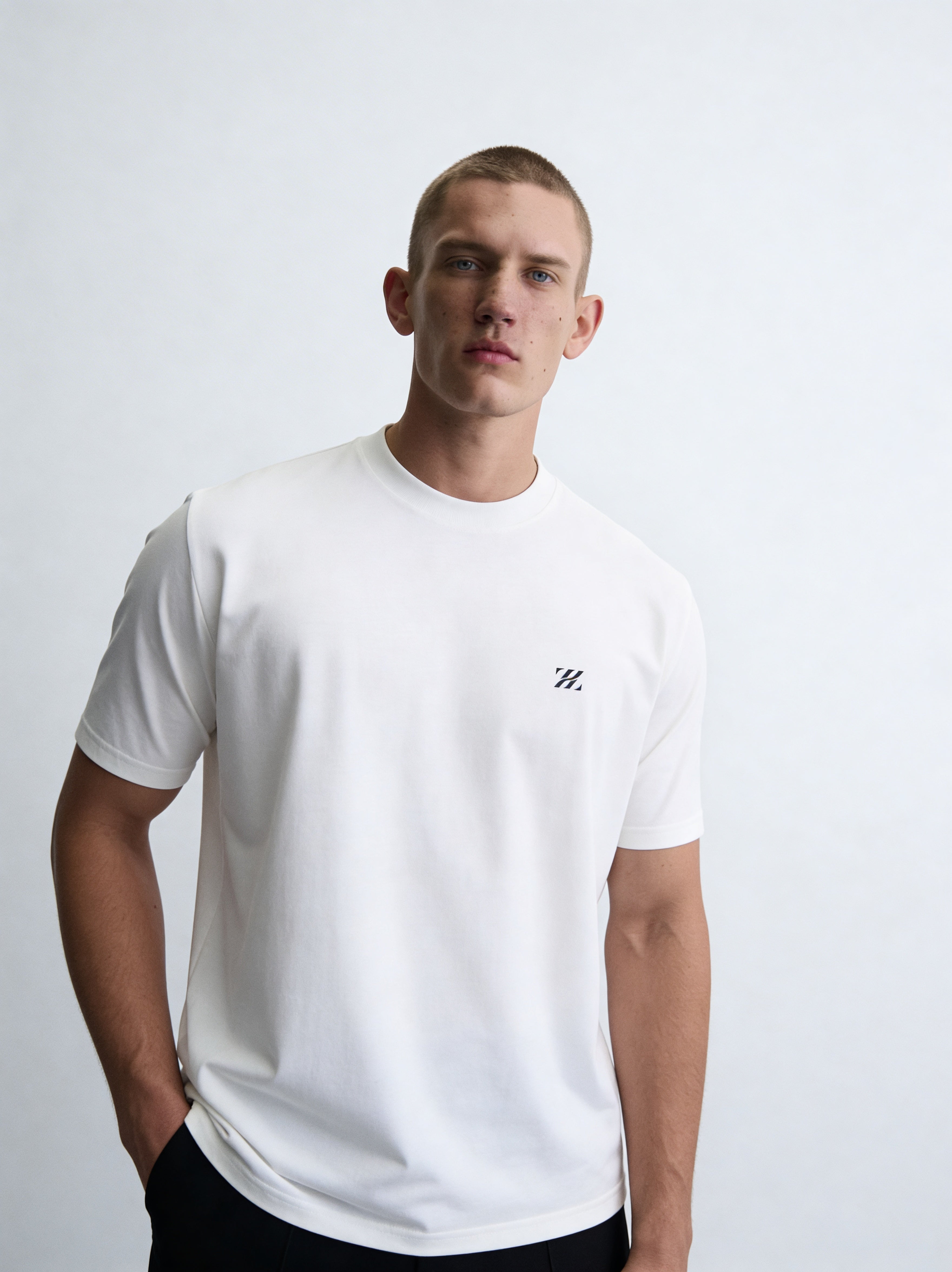 ZZUFAL - MINI LOGO BASIC T-SHIRT WHITE - ZT0010