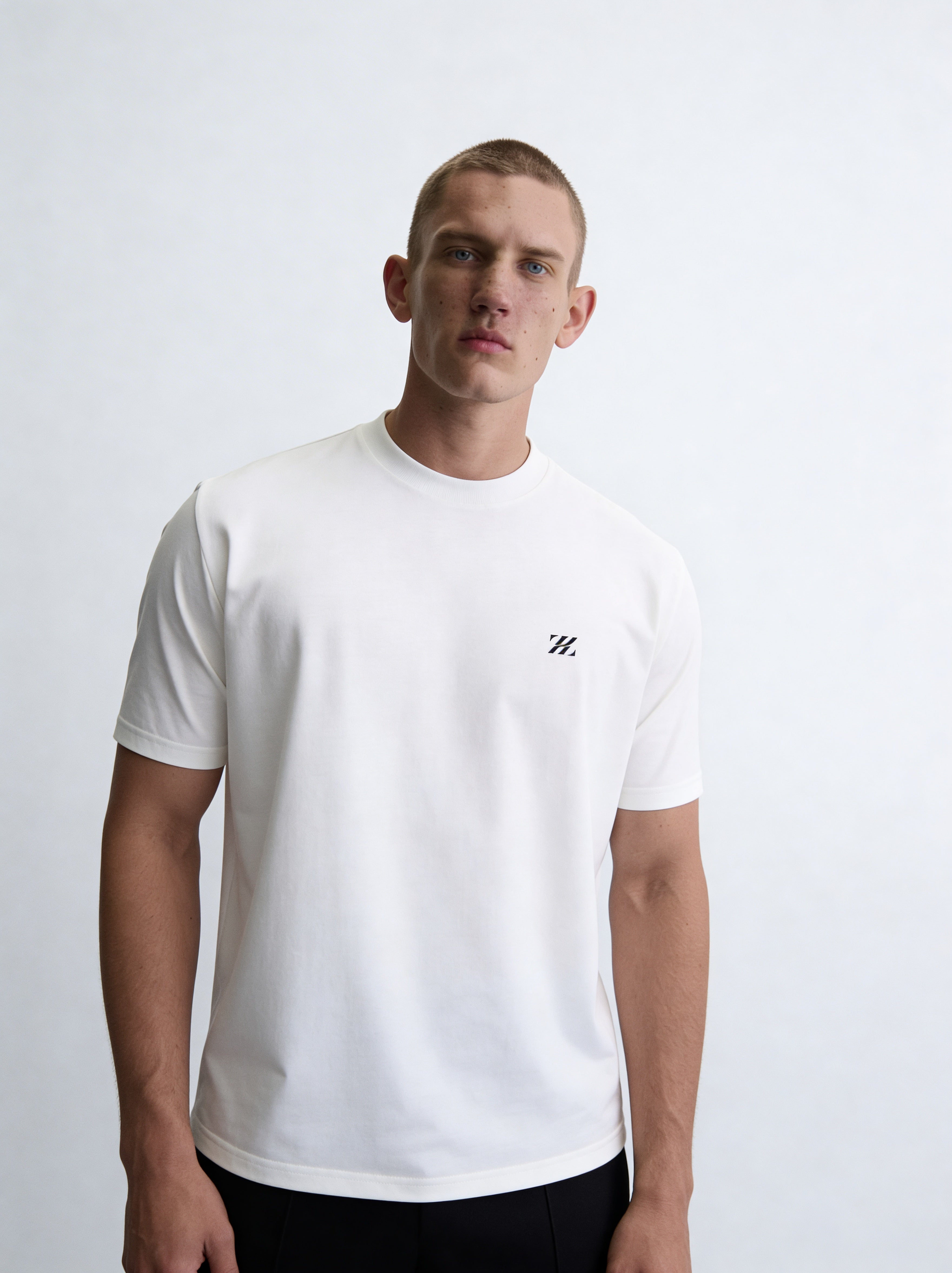 ZZUFAL - MINI LOGO BASIC T-SHIRT WHITE - ZT0010