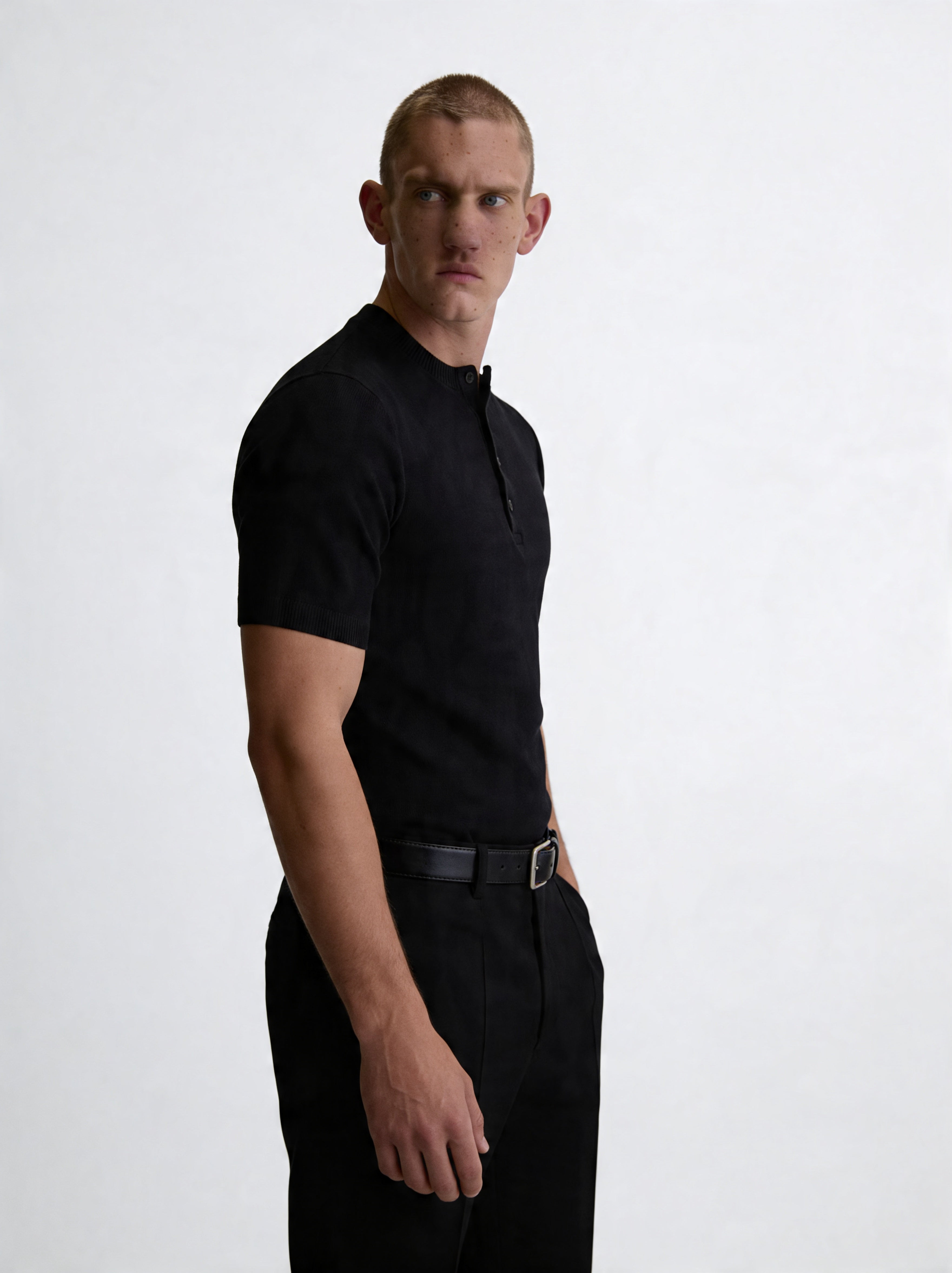 ZZUFAL - PURE SHORT HENLEY BLACK T-SHIRT - ZT008